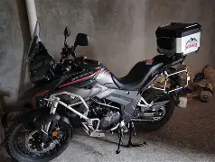 摩托车赛夜战：塞北灰熊队大胜嵩山貔貅队，临门一脚致胜边后卫成为亮点